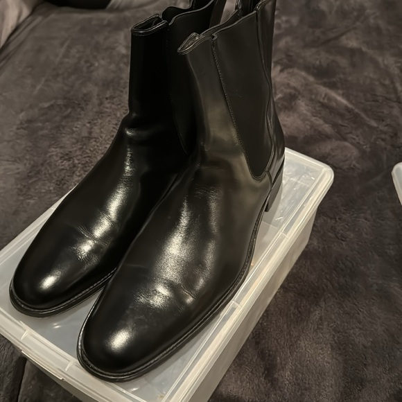 11-1/2 Black “Gucci” Chelsea men boot. Lightly worn and no damage - Picture 3 of 10